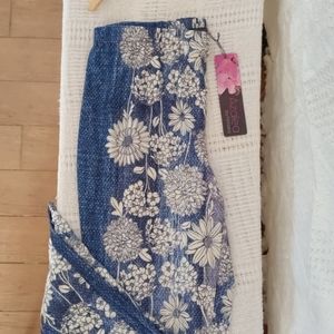 Azalea by Firmiana leggings